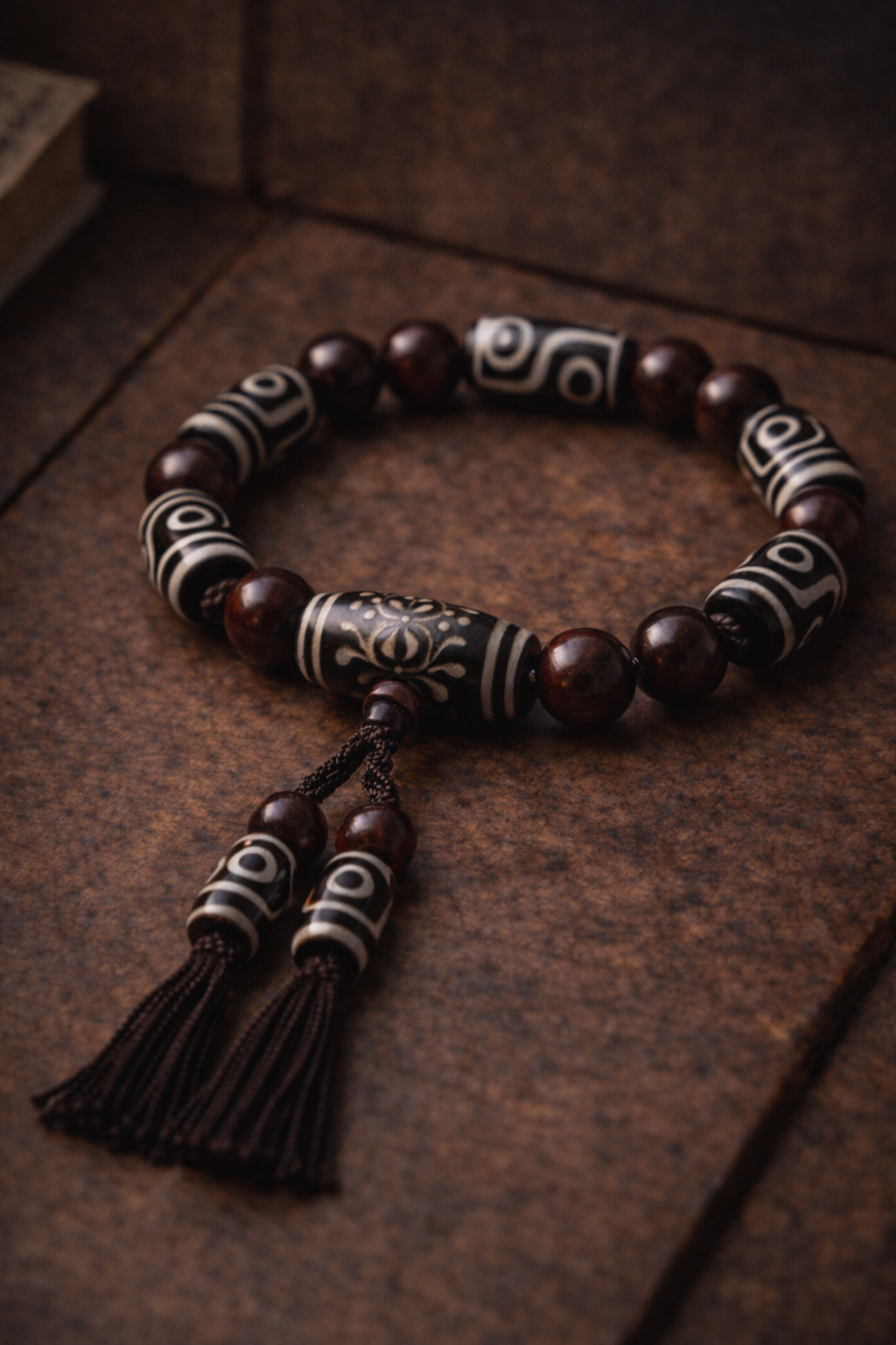 天珠×紫檀 ブレス ― 護符（ごふ）